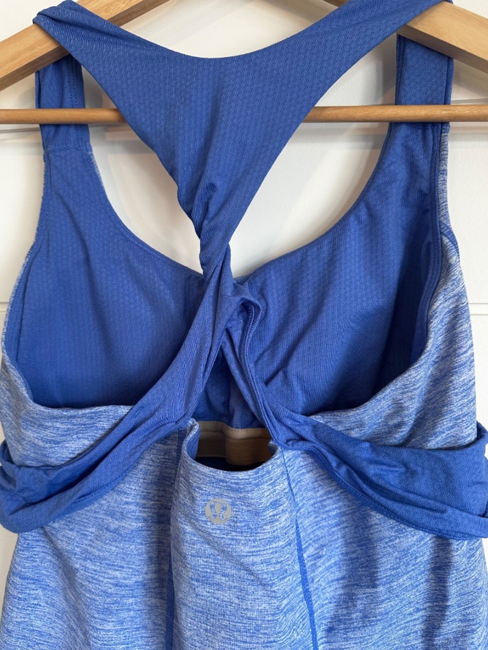 lululemon Trapeze Twist Tank Heathered Harbor Blue Size 8 Twist Back Yoga - Picture 8 of 10